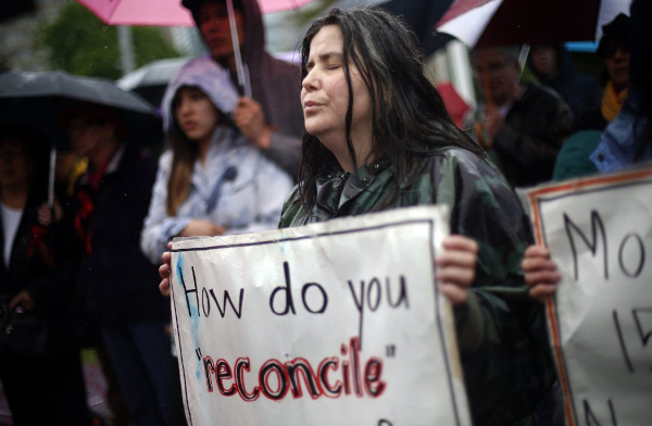 Natives demonstrate about reconciliation